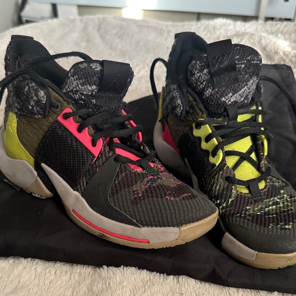 Jordan Kids Black and Pink Sneakers